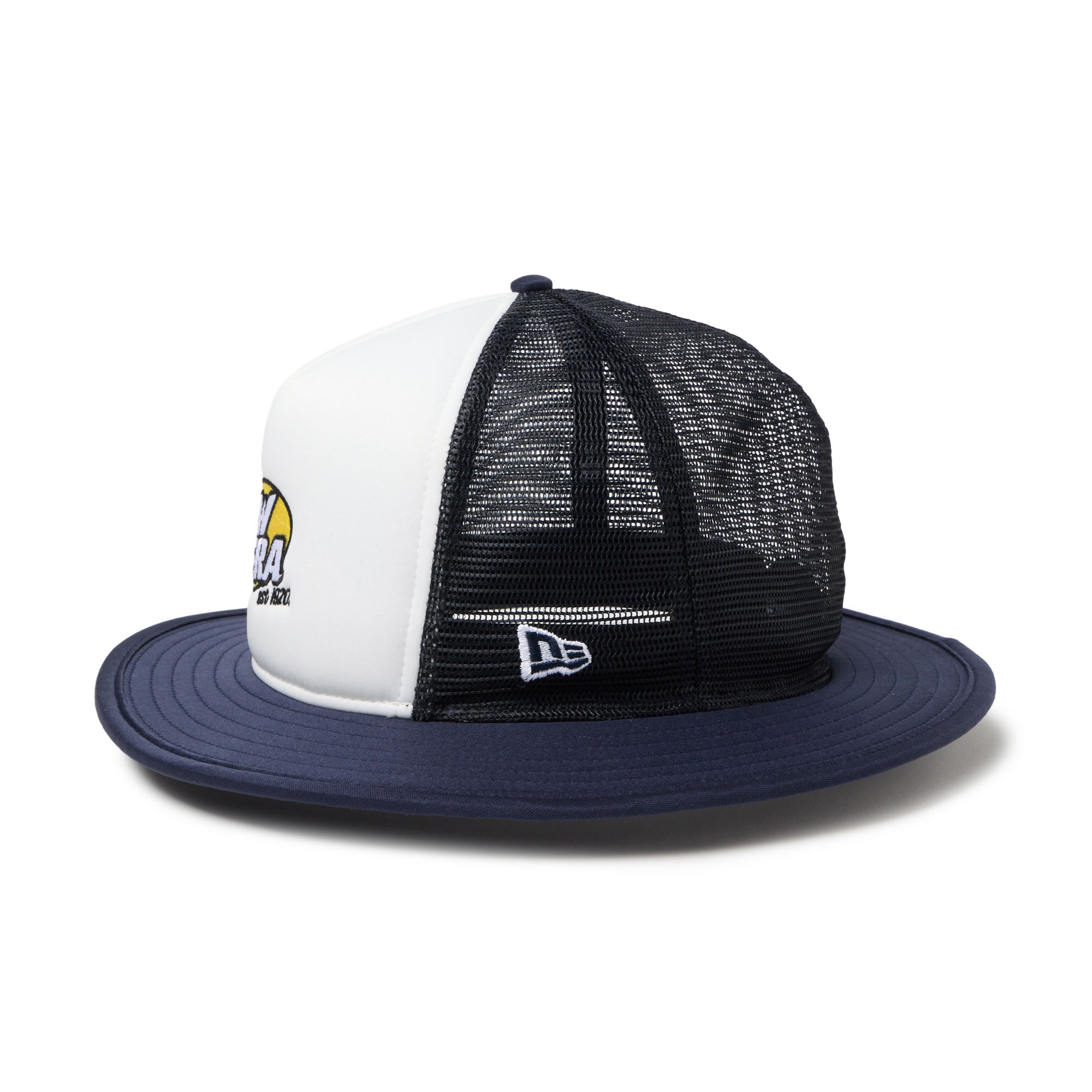 ニューエラーハット 5-Panel バケットハット A-Frame トラッカー ブランドロゴ ホワイト