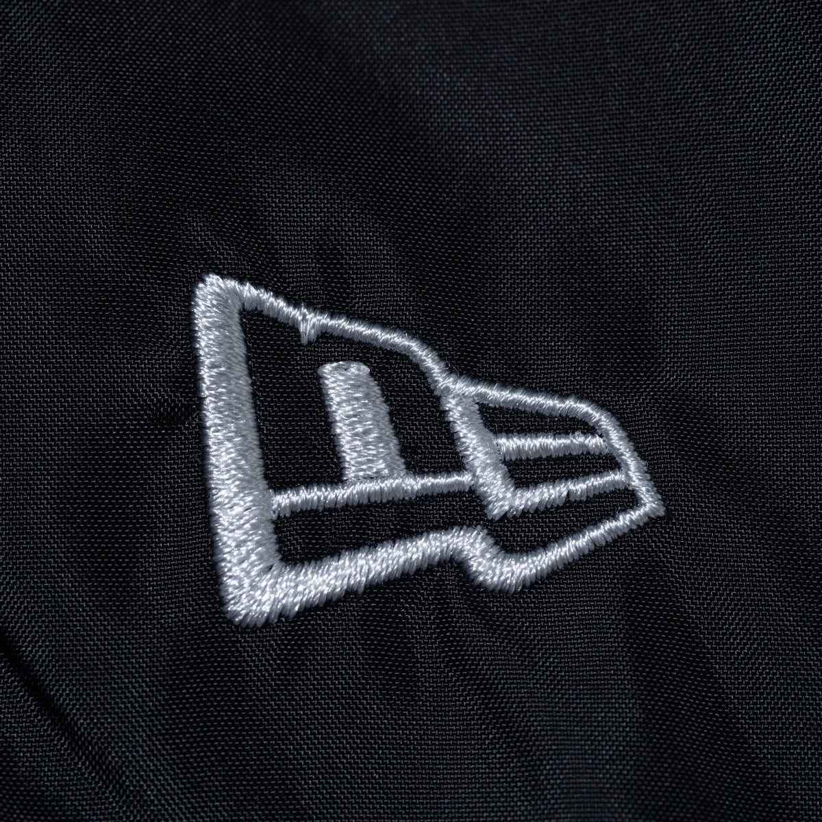 ウィンド フーディージャケット パイピング ブラック/ホワイト