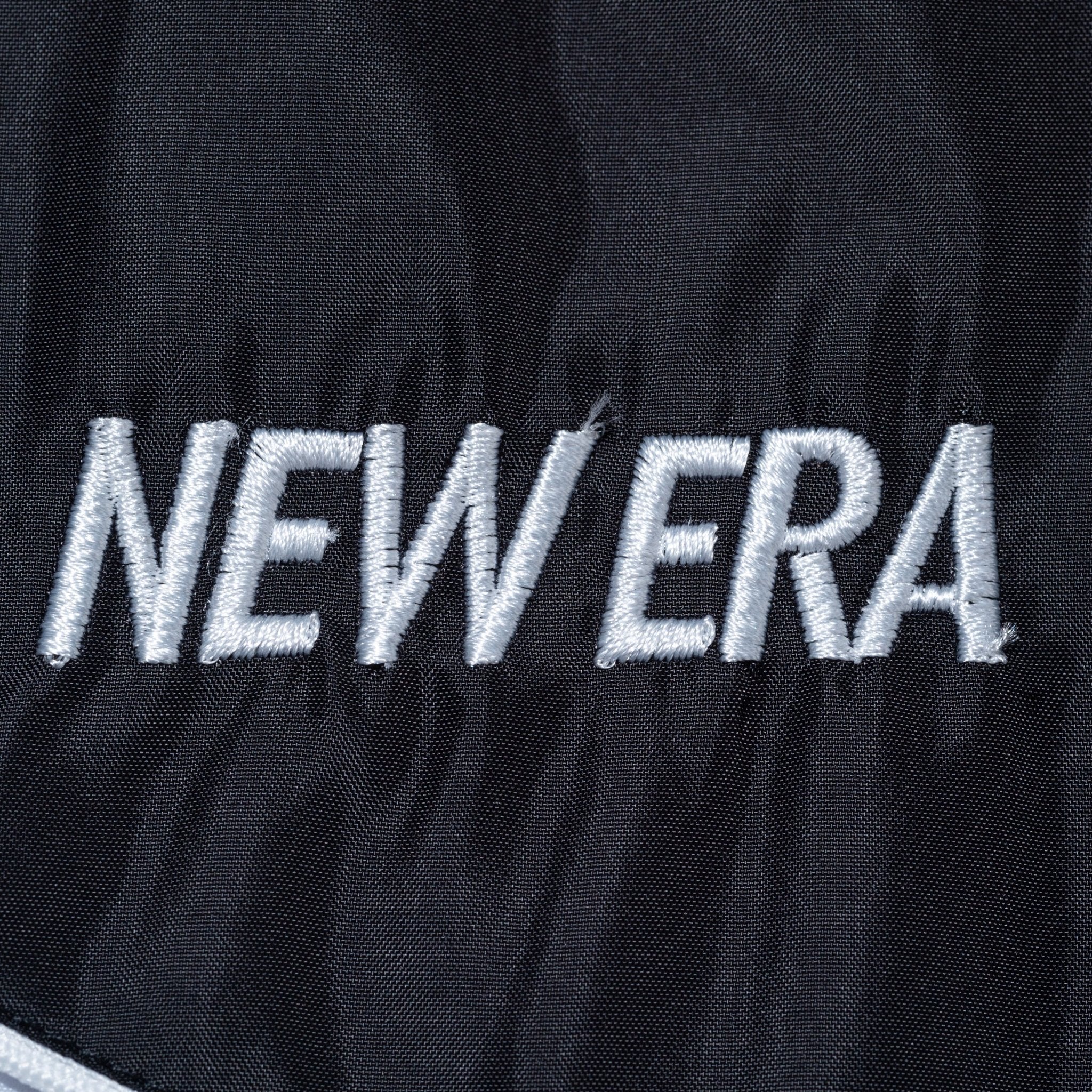 ウィンド フーディージャケット パイピング ブラック/ホワイト