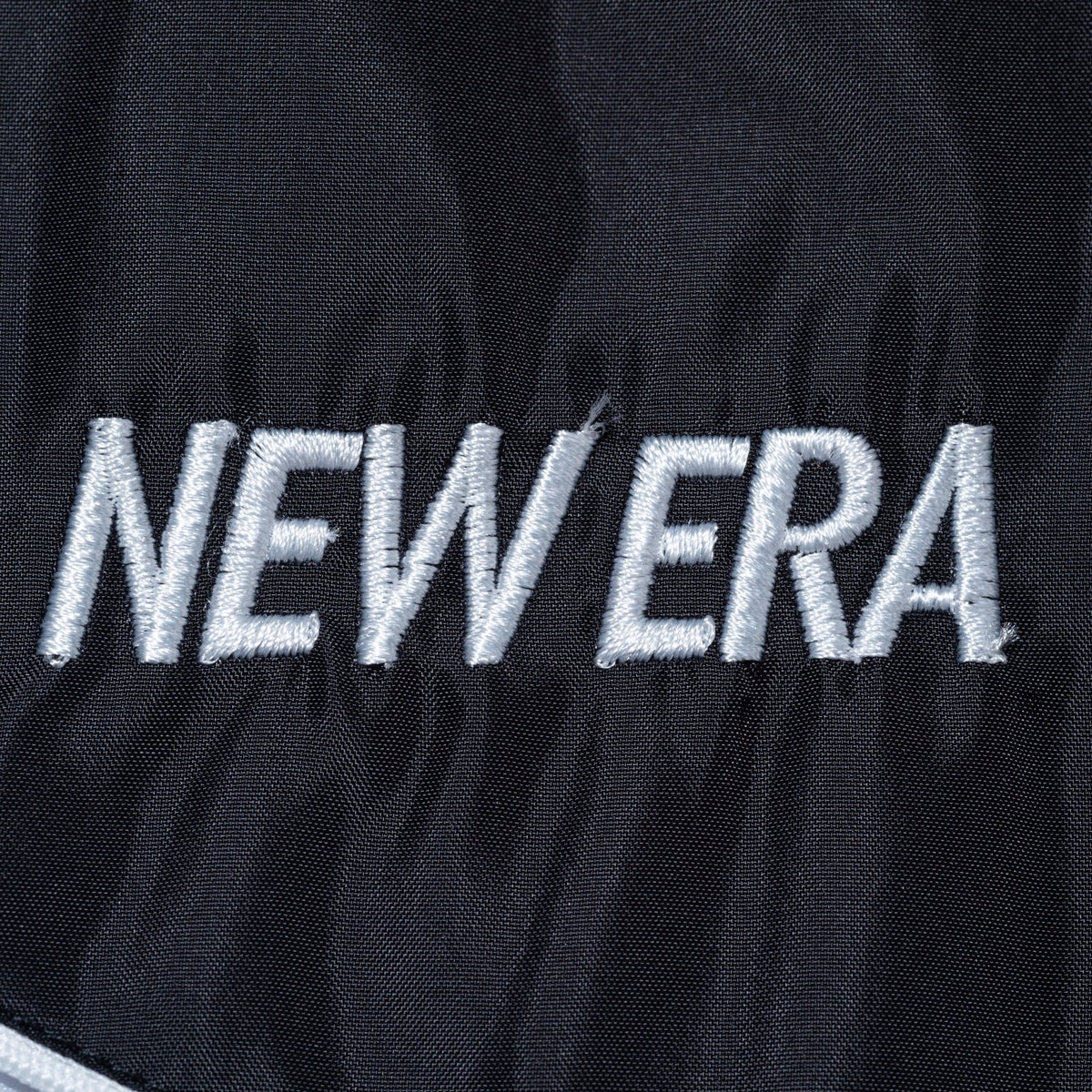 ウィンド フーディージャケット パイピング ブラック/ホワイト