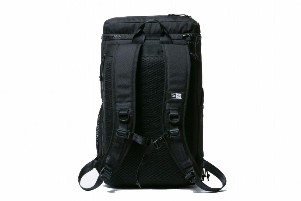 ボックスパック 32L プリントロゴ ブラック × ホワイト | ニューエラ