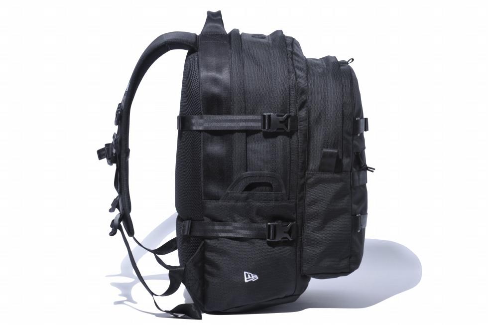 キャリアパック 35L プリントロゴ ブラック × ホワイト | ニューエラ 