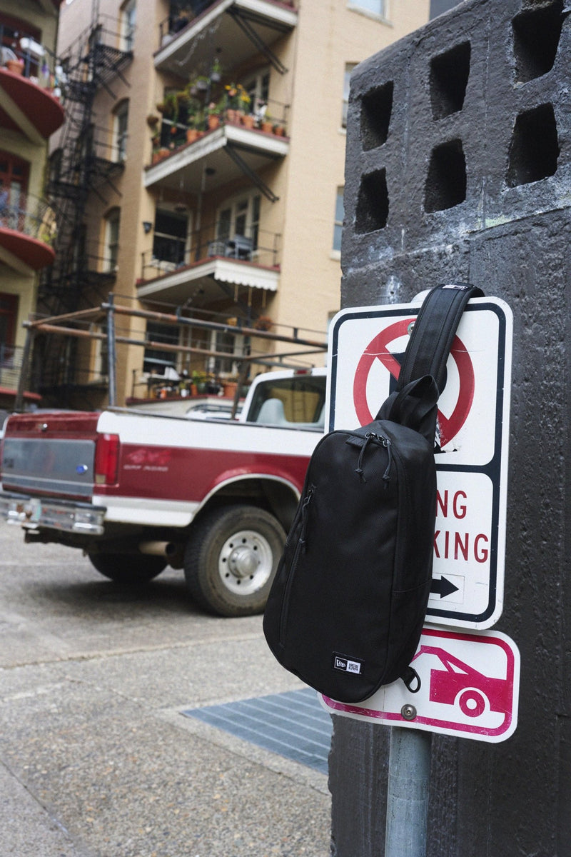 ボディバッグ ワンショルダー 8L ブラック | ニューエラオンラインストア