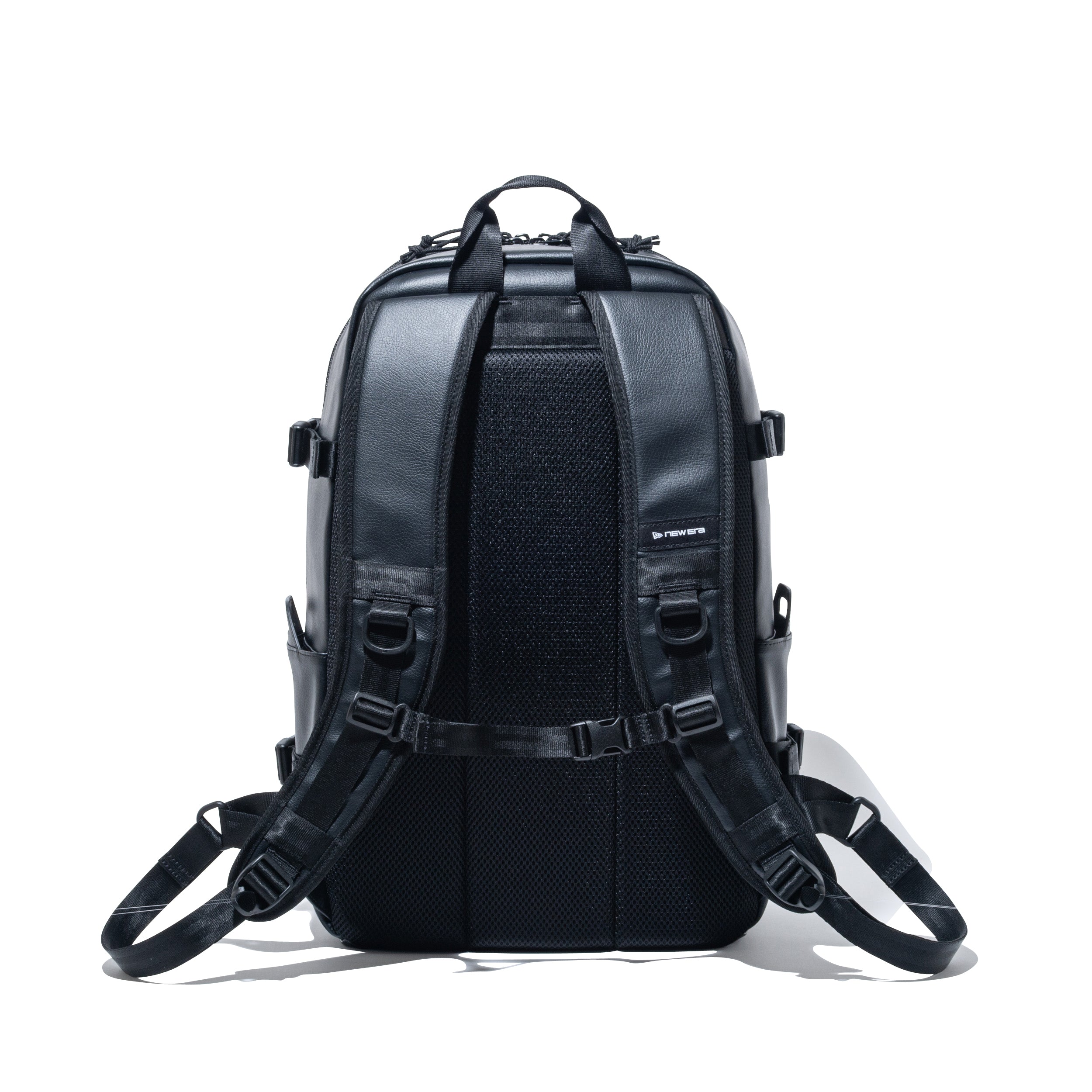 スマートパック 28L シンセティックレザー ブラック | ニューエラ