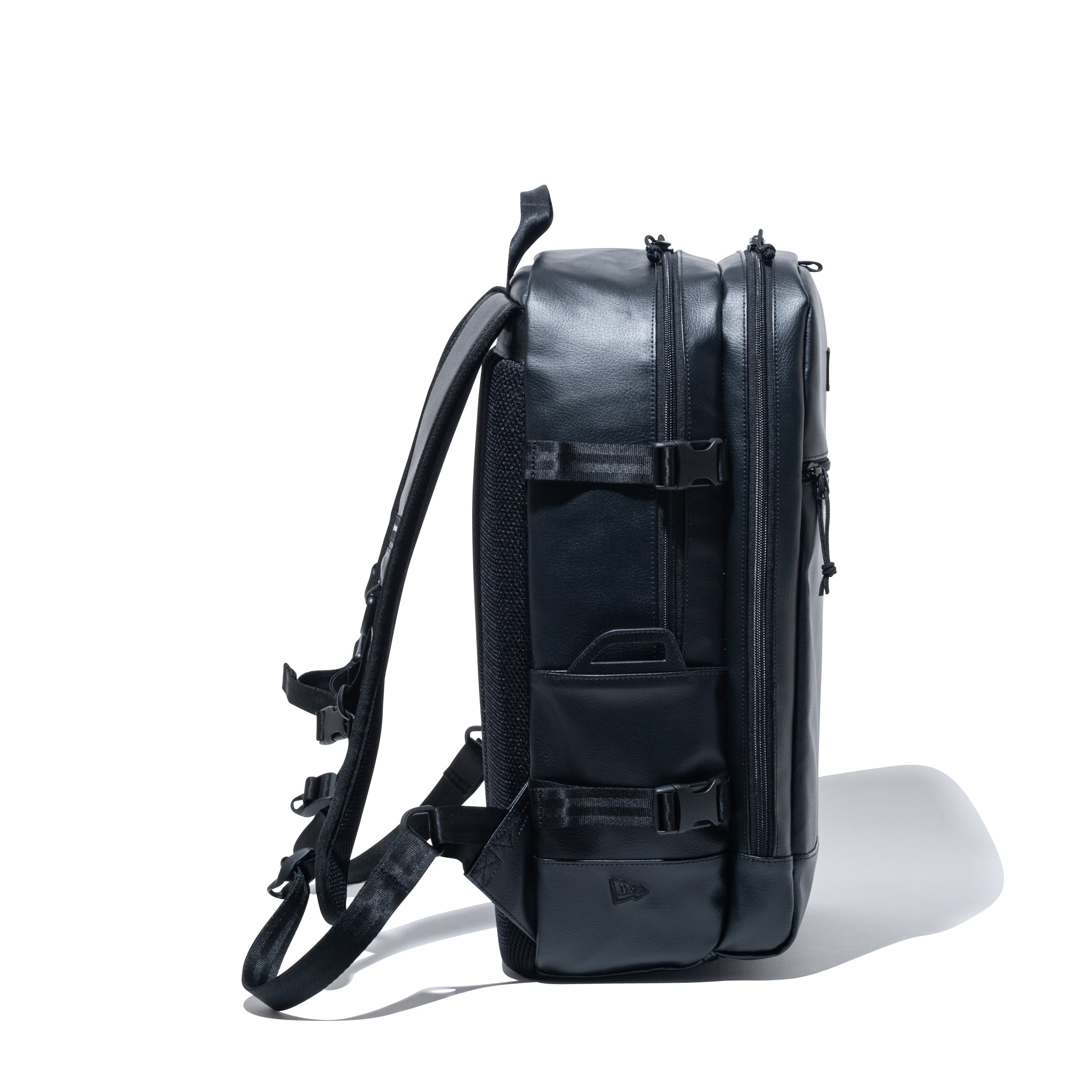 スマートパック 28L シンセティックレザー ブラック | ニューエラ