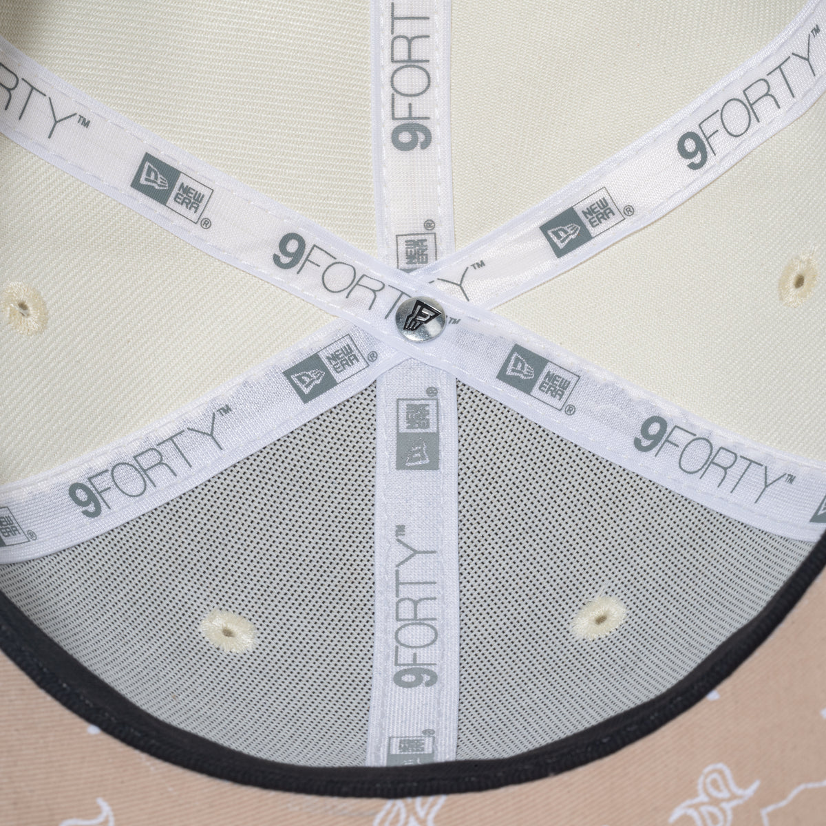 9FORTY Paisley Under Visor ニューヨーク・ヤンキース クローム