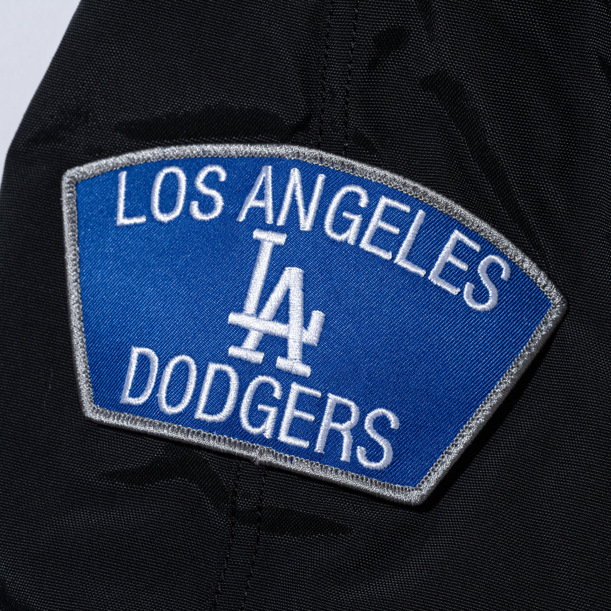 ロサンゼルス・ドジャース ブラックジャケット ナイロン バーシティージャケット ロサンゼルス・ドジャース