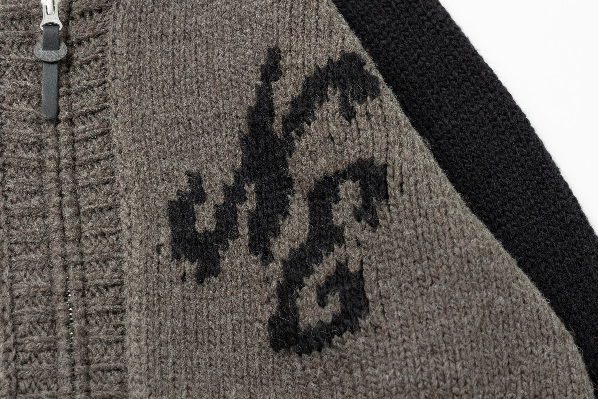 カウチング ニットカーディガン BLACK LABEL FW25 クラシックロゴ