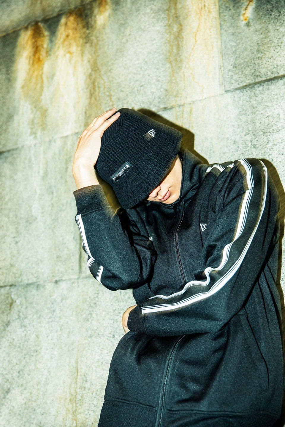 スムースジャージー サイドテープ トラックジャケット MASTERMIND WORLD FW25 ブラック - 14859824 - S | NEW ERA ニューエラ公式オンラインストア