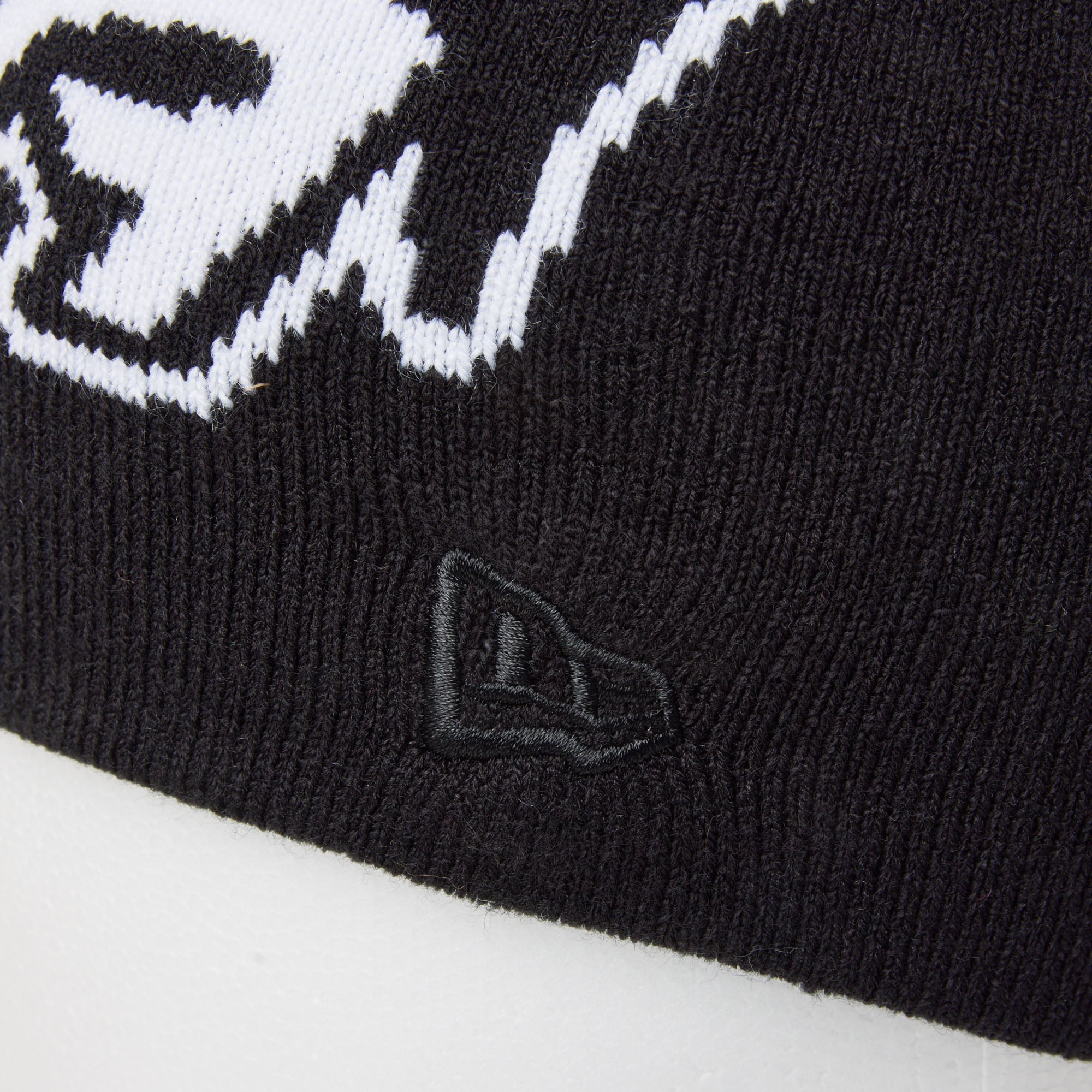 ベーシック ビーニー Sparkle Logo ブラック | ニューエラオンラインストア