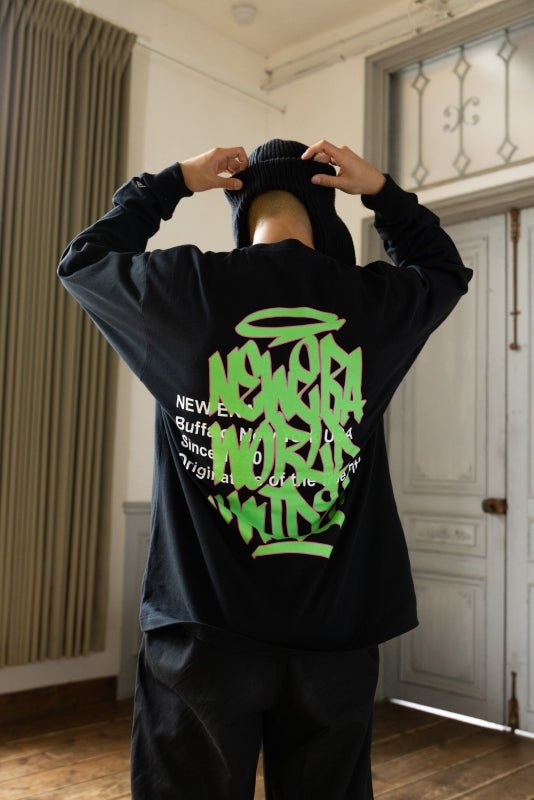 長袖 オーバーサイズド コットン Tシャツ Graffiti ブラック 