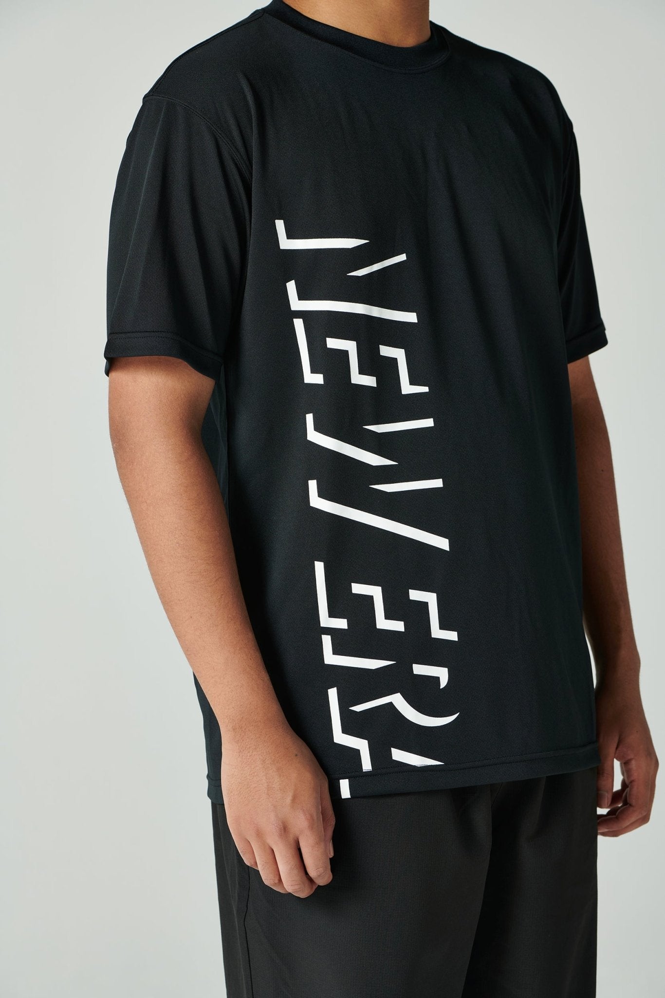 Shadowsロゴプリント Tシャツ 黒 XL 半袖 テック Tシャツ Shadow Wordmark ブラック レギュラーフィット