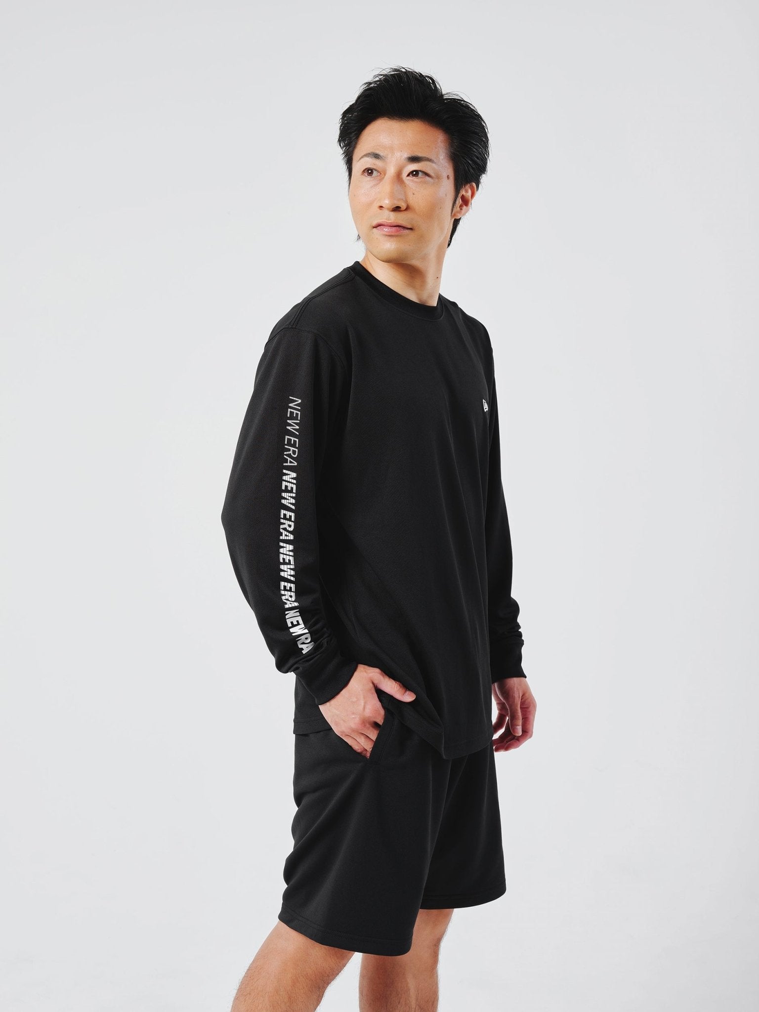 長袖 テック Tシャツ Speed Logo ブラック | パフォーマンスアパレル