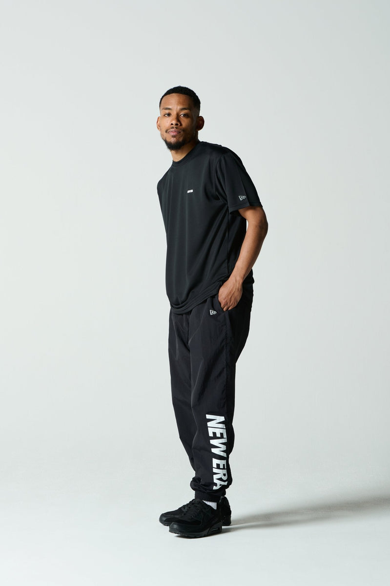 半袖 テック Tシャツ Vertical Logo ブラック レギュラー
