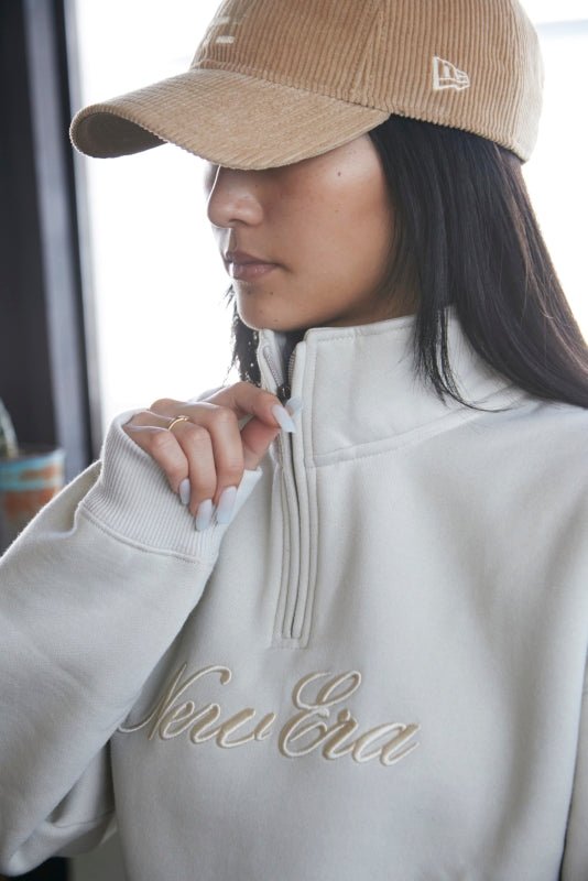 Women's ハーフジップ クロップド スウェット ストーン | ニューエラ