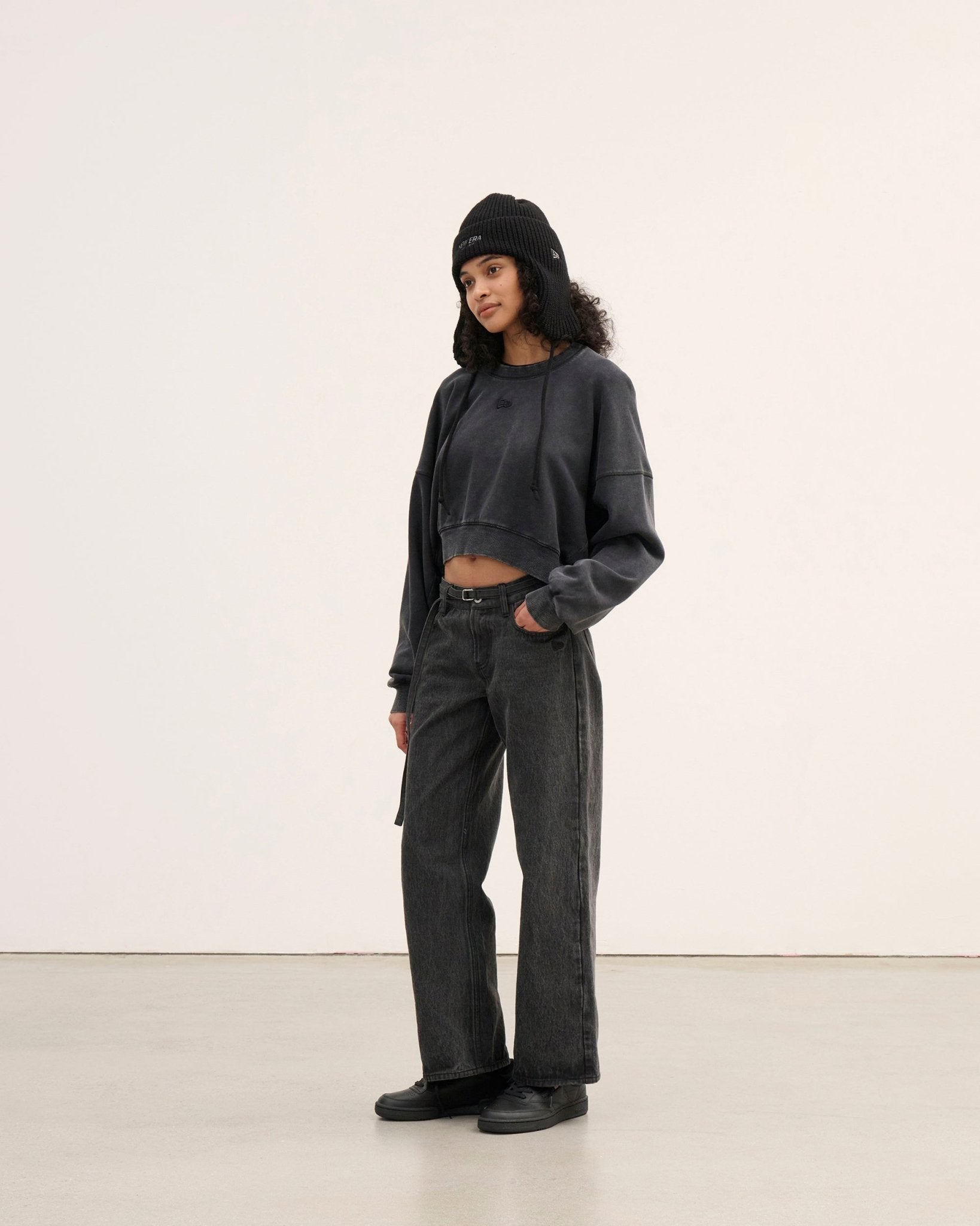 Women's クロップド スウェット クルーネック BLACK LABEL FW25
