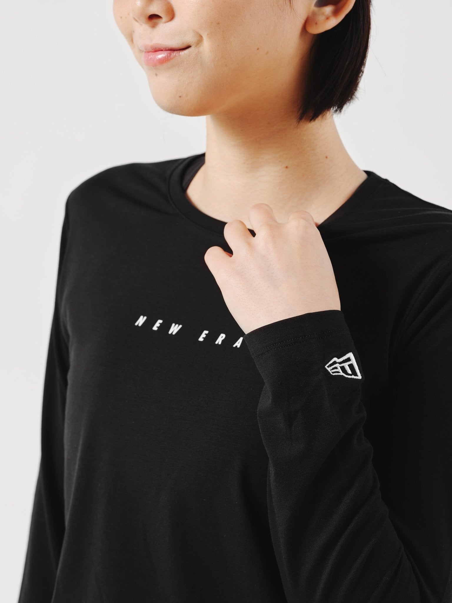 ニューエラ セーター ブラック 長袖 新品 未使用品 限定 レア Women's 長袖 オーバーサイズド コットン Tシャツ ブラック