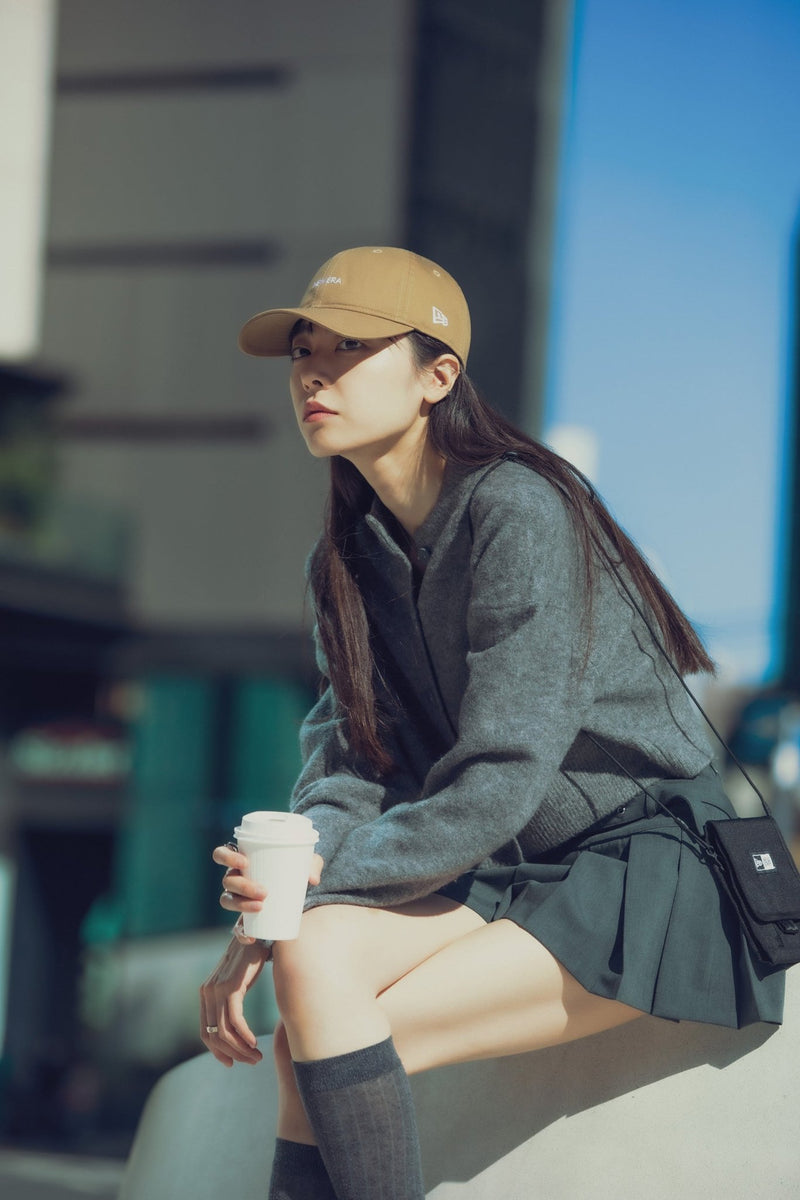 ネックポーチ 0.3L ボックスロゴ ブラック | ニューエラオンラインストア