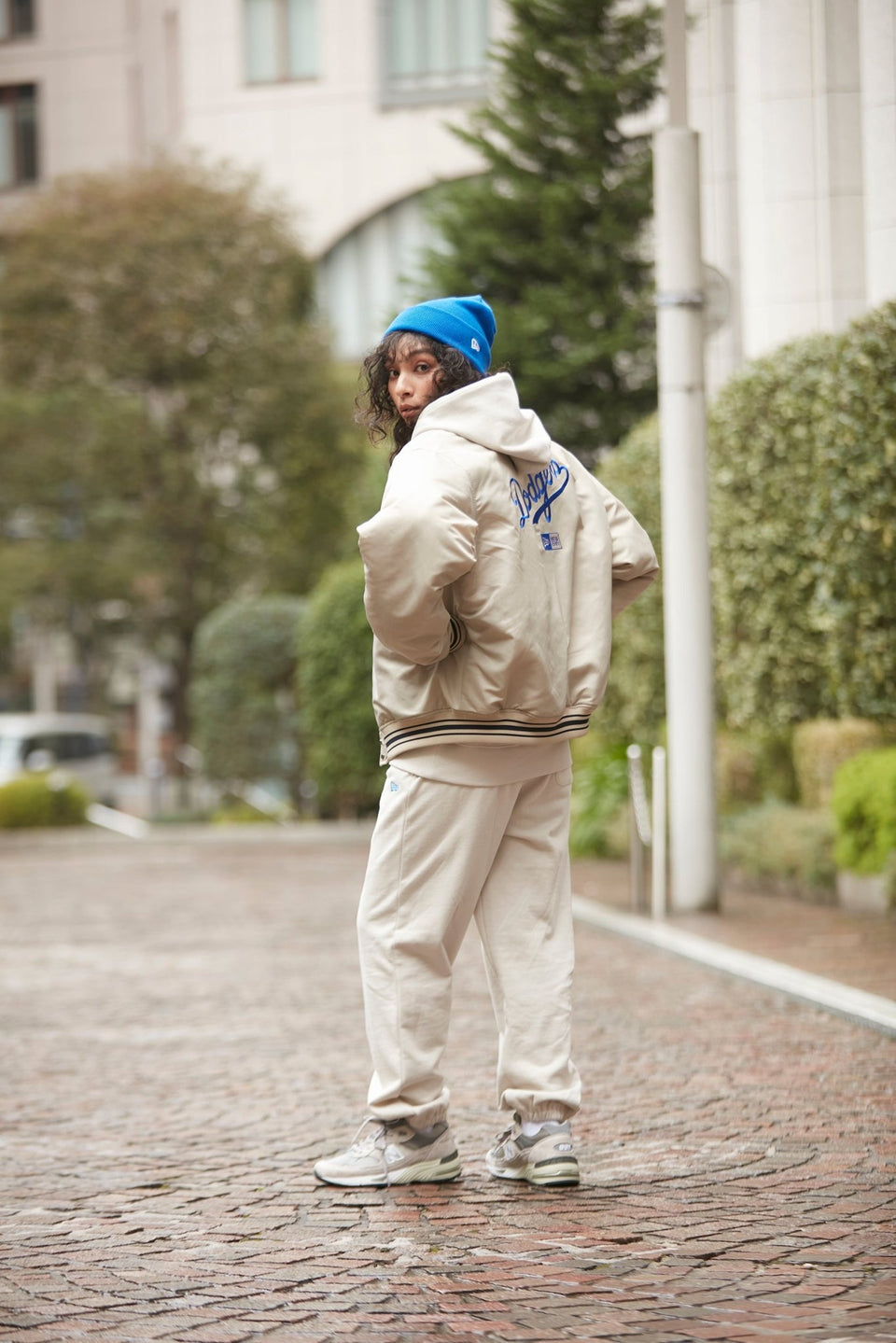 ナイロン バーシティージャケット MLB Apparel ロサンゼルス・ドジャース ストーン - 13755403-S | NEW ERA ニューエラ公式オンラインストア