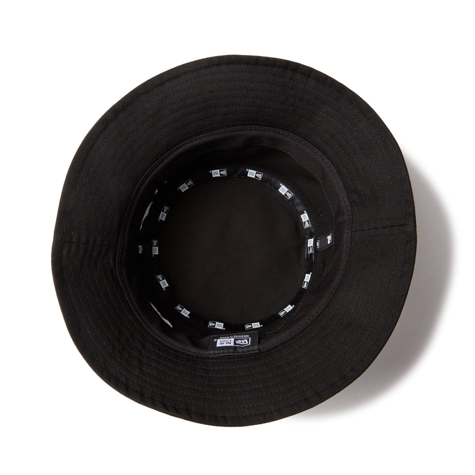 バケット01 Essential オールドイングリッシュロゴ ブラック - 14388521 - SM | NEW ERA ニューエラ公式オンラインストア