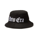 バケット01 Essential オールドイングリッシュロゴ ブラック - 14388521 - SM | NEW ERA ニューエラ公式オンラインストア