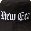 バケット01 Essential オールドイングリッシュロゴ ブラック - 14388521 - SM | NEW ERA ニューエラ公式オンラインストア