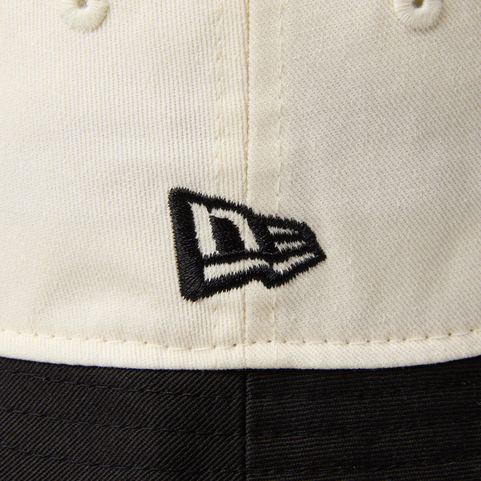 バケット01 Essential オールドイングリッシュロゴ クローム/ブラック - 14667767 - SM | NEW ERA ニューエラ公式オンラインストア