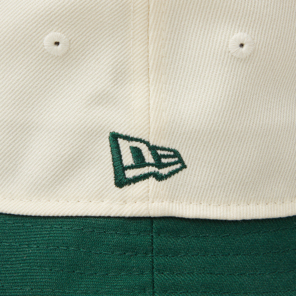 【ゴルフ】バケット01 Old English クロームホワイト フィールドグリーンバイザー - 14391289 - SM | NEW ERA ニューエラ公式オンラインストア