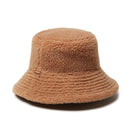 バケット03 リバーシブル Fluffy and Soft エナメルレザー ボアフリース ブラウン - 14348607 - SM | NEW ERA ニューエラ公式オンラインストア