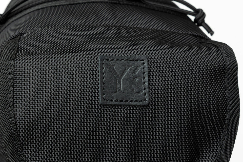 Y's × New Era SLING BODY BAG ブラック スリングボディバッグ 12L Y's FW25 ブラック | ニューエラオンライン