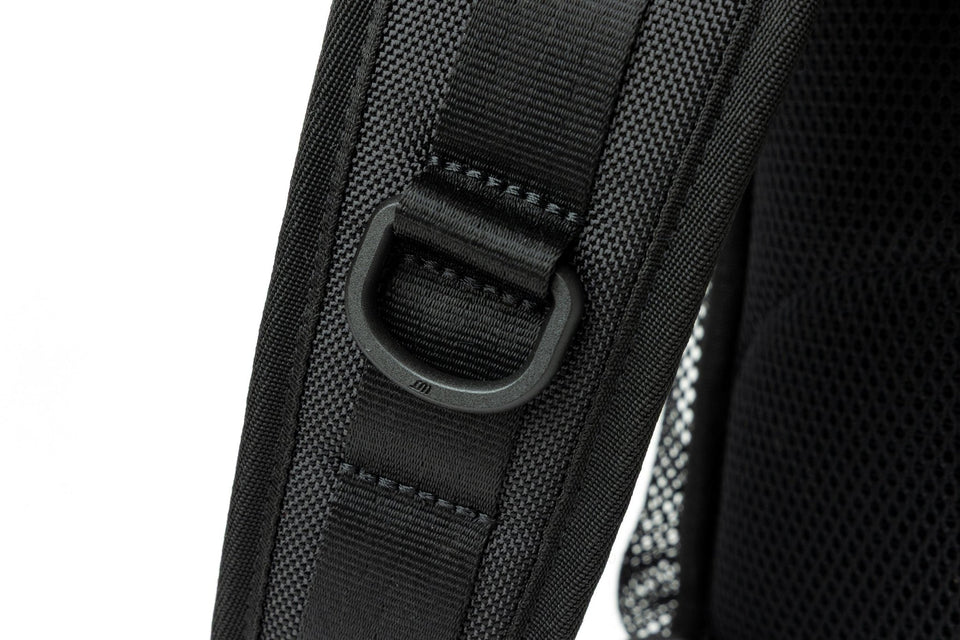 スリングボディバッグ 12L Y's FW25 ブラック | ニューエラオンライン