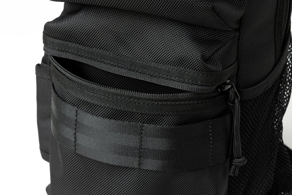 スリングボディバッグ 12L Y's FW25 ブラック | ニューエラ
