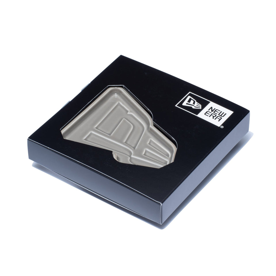 マルチディッシュ 波佐見焼 フラッグロゴ ストーン - 14358100-OSFM | NEW ERA ニューエラ公式オンラインストア