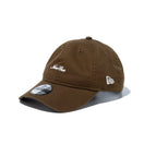 9TWENTY スクリプトロゴ ウォッシュドコットン ウォルナット × ホワイト | NEW ERA ニューエラ公式オンラインストア