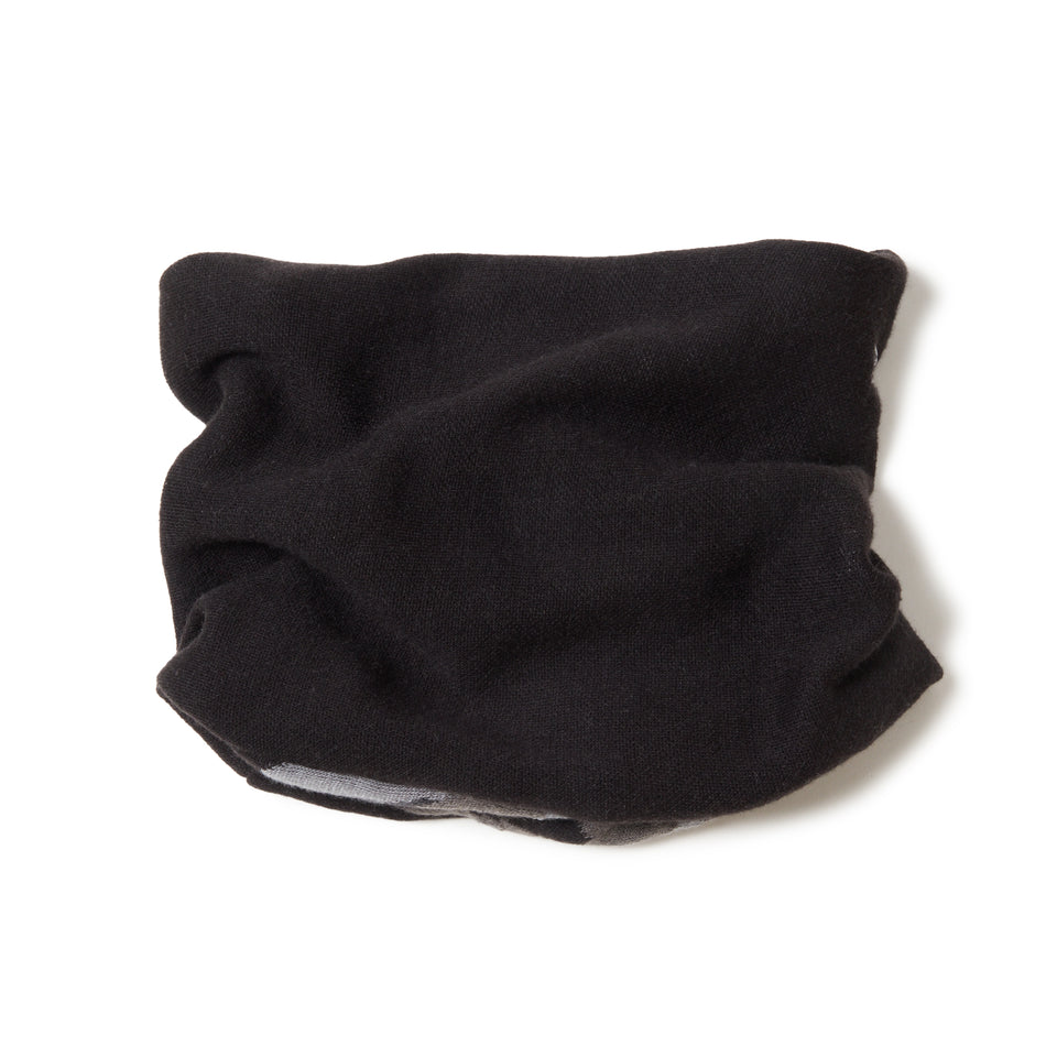 ツイステッド ネックウォーマー エンブロイダリー フラッグロゴ ブラック/ウッドランドカモ | NEW ERA ニューエラ公式オンラインストア