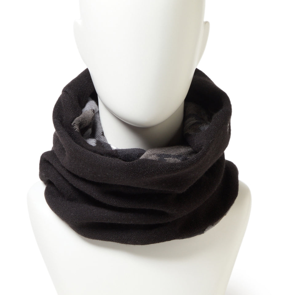 ツイステッド ネックウォーマー エンブロイダリー フラッグロゴ ブラック/ウッドランドカモ | NEW ERA ニューエラ公式オンラインストア