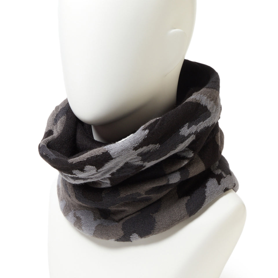 ツイステッド ネックウォーマー エンブロイダリー フラッグロゴ ブラック/ウッドランドカモ | NEW ERA ニューエラ公式オンラインストア