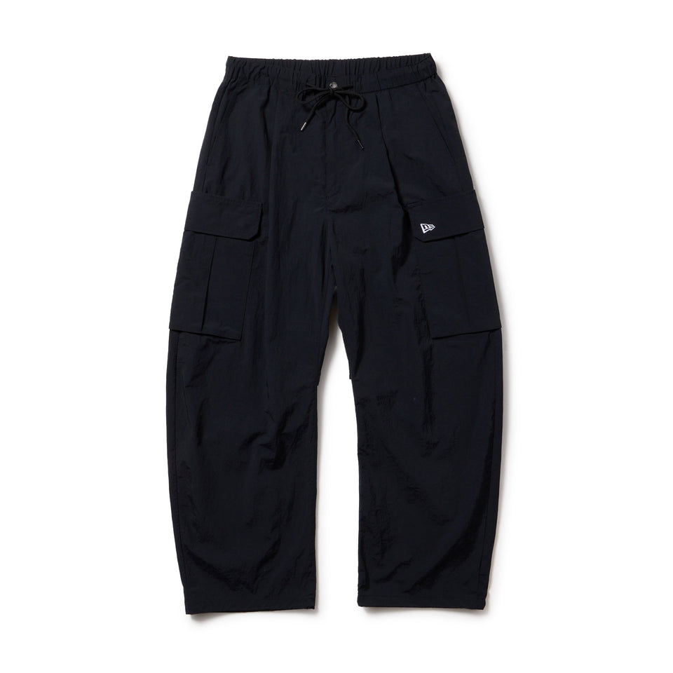 E Relaxed Tapered カーゴパンツ ブラック オーバーサイズド ナイロン カーゴパンツ ブラック | ニューエラ