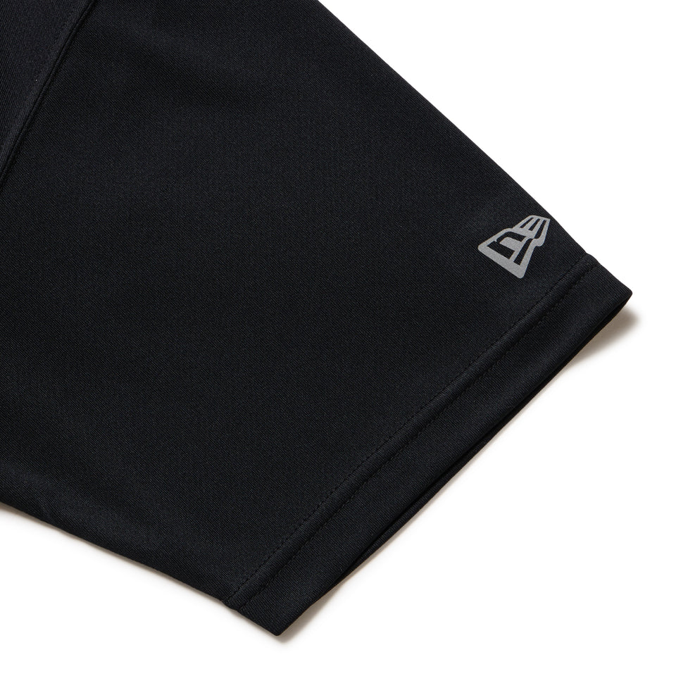 半袖 テックTシャツ Vertical Logo ブラック | パフォーマンスアパレル | NEW ERA ニューエラ公式オンラインストア
