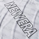 半袖 テックTシャツ タイダイ Allover Wordmark Logo ホワイト | パフォーマンスアパレル | NEW ERA ニューエラ公式オンラインストア