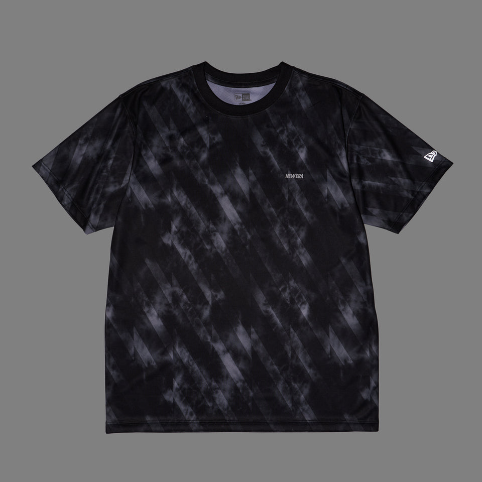 半袖 テックTシャツ タイダイ Allover Wordmark Logo ブラック | パフォーマンスアパレル | NEW ERA ニューエラ公式オンラインストア