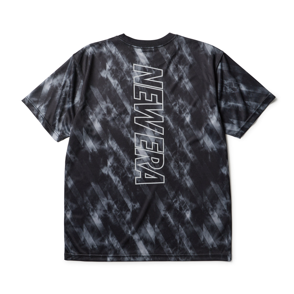 半袖 テックTシャツ タイダイ Allover Wordmark Logo ブラック | パフォーマンスアパレル | NEW ERA ニューエラ公式オンラインストア