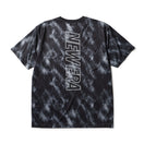半袖 テックTシャツ タイダイ Allover Wordmark Logo ブラック | パフォーマンスアパレル | NEW ERA ニューエラ公式オンラインストア