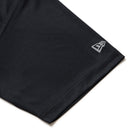 半袖 ラッシュTシャツ Vertical Logo ブラック | パフォーマンスアパレル | NEW ERA ニューエラ公式オンラインストア