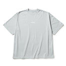 半袖 オーバーサイズド パフォーマンスTシャツ Overlap Logo グレー | パフォーマンスアパレル | NEW ERA ニューエラ公式オンラインストア