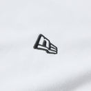半袖 オーバーサイズド パフォーマンス ハーフジップ Tシャツ アーカイブロゴ ホワイト | パフォーマンスアパレル | NEW ERA ニューエラ公式オンラインストア