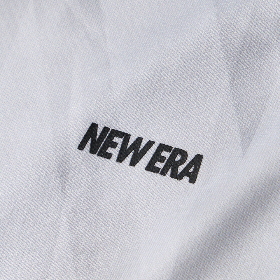 スリーブレス テックTシャツ タイダイ Allover Wordmark Logo ホワイト | パフォーマンスアパレル | NEW ERA ニューエラ公式オンラインストア