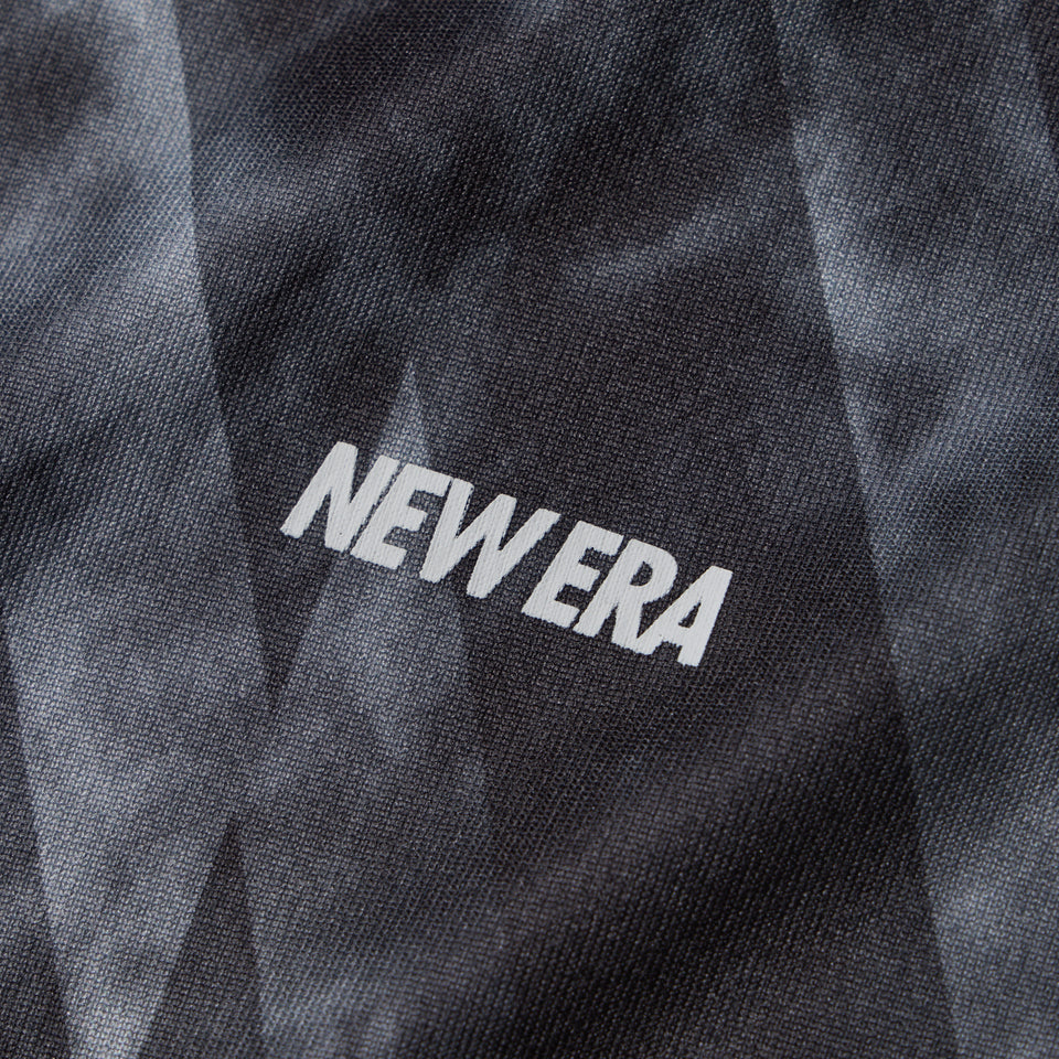スリーブレス テックTシャツ タイダイ Allover Wordmark Logo ブラック | パフォーマンスアパレル | NEW ERA ニューエラ公式オンラインストア