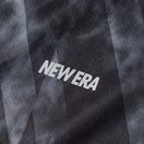 スリーブレス テックTシャツ タイダイ Allover Wordmark Logo ブラック | パフォーマンスアパレル | NEW ERA ニューエラ公式オンラインストア