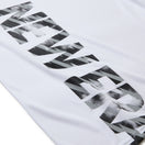 長袖 テック Tシャツ バーティカルロゴ ホワイト｜パフォーマンスアパレル | NEW ERA ニューエラ公式オンラインストア